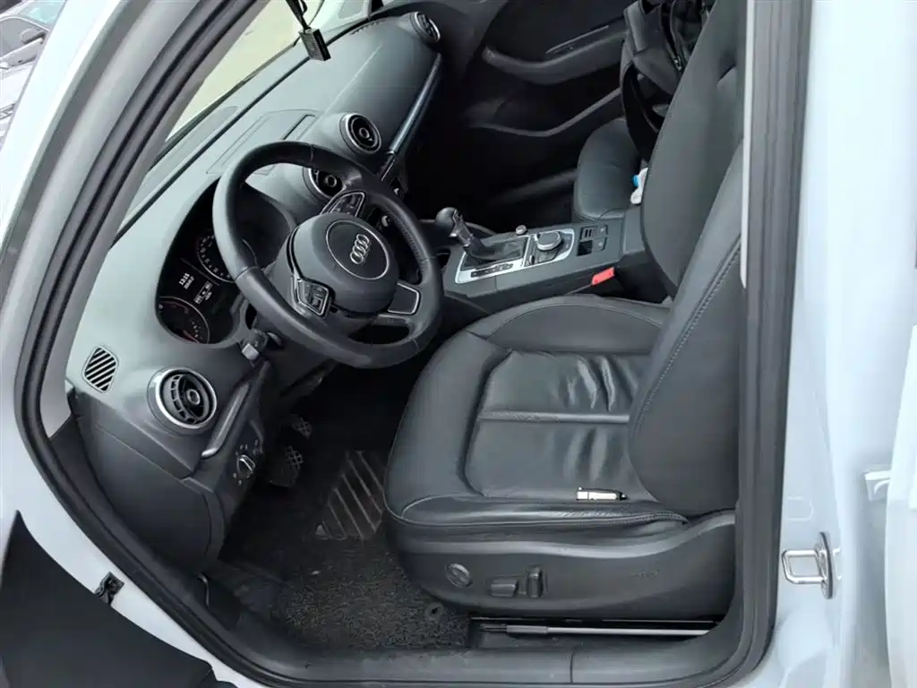 Audi A3 2014 Sportback 35 TFSI Automatic Comfort фото 7