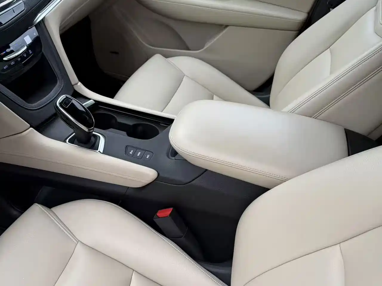 Photo 5 - Cadillac XT5