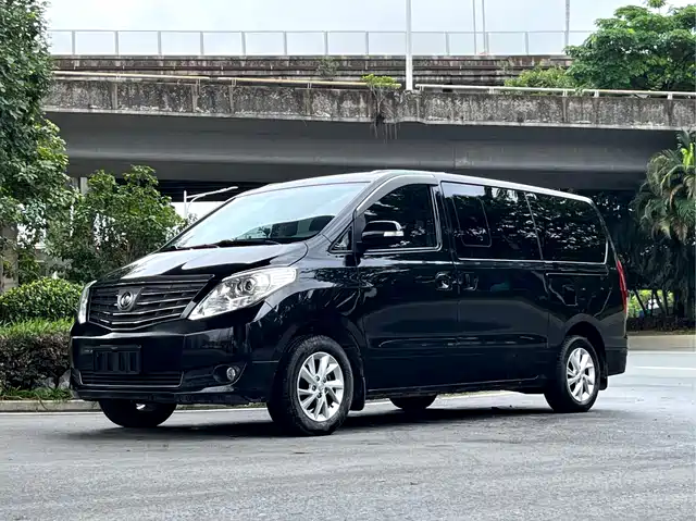 Dongfeng Fengxing Lingzhi PLUS 2021 2.0L Manual Luxury 7-Seater — фото 1