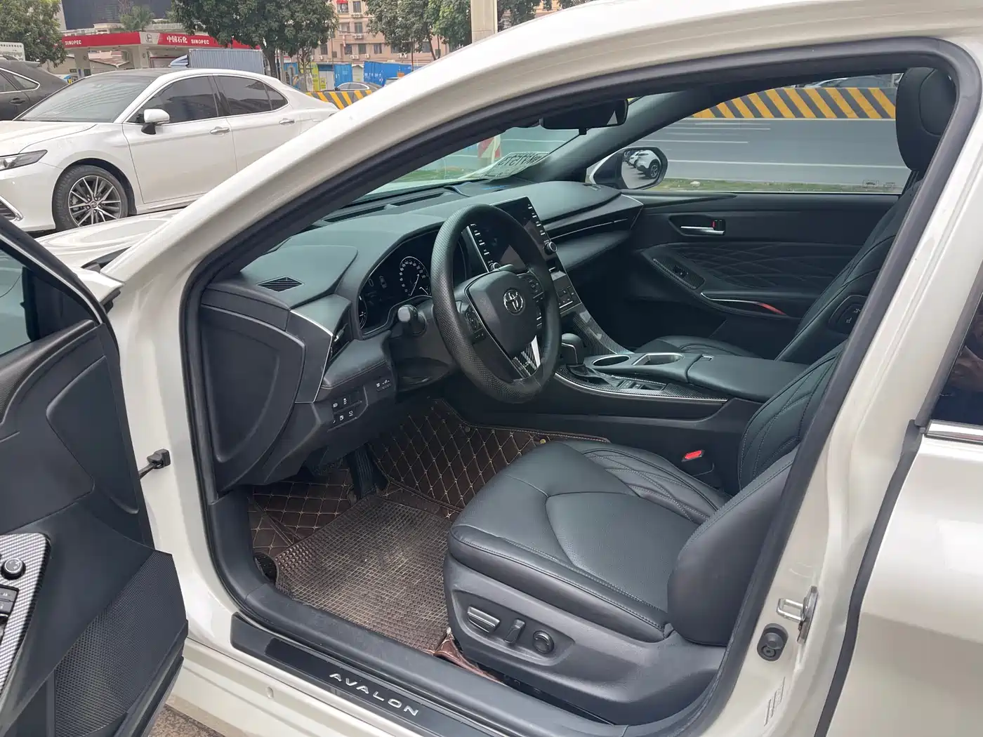 Toyota Avalon 2019 Hybrid 2.5L XLE Premium Edition China V фото 4