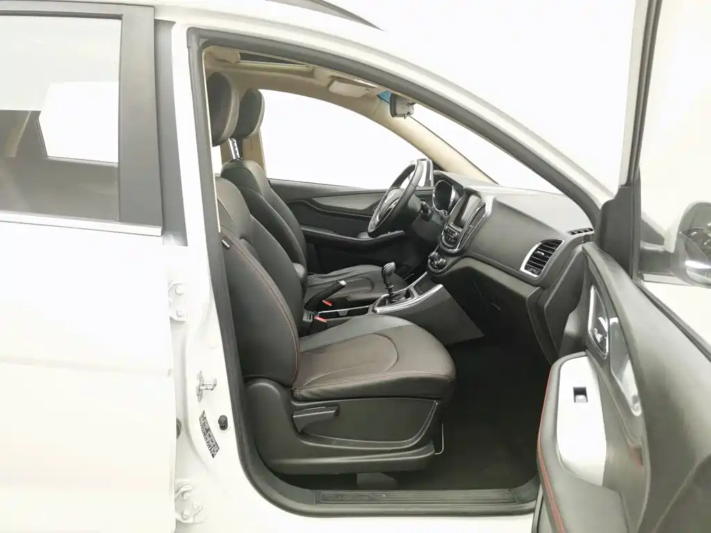Baojun 560 2017 2016 1.8L Manual Luxury