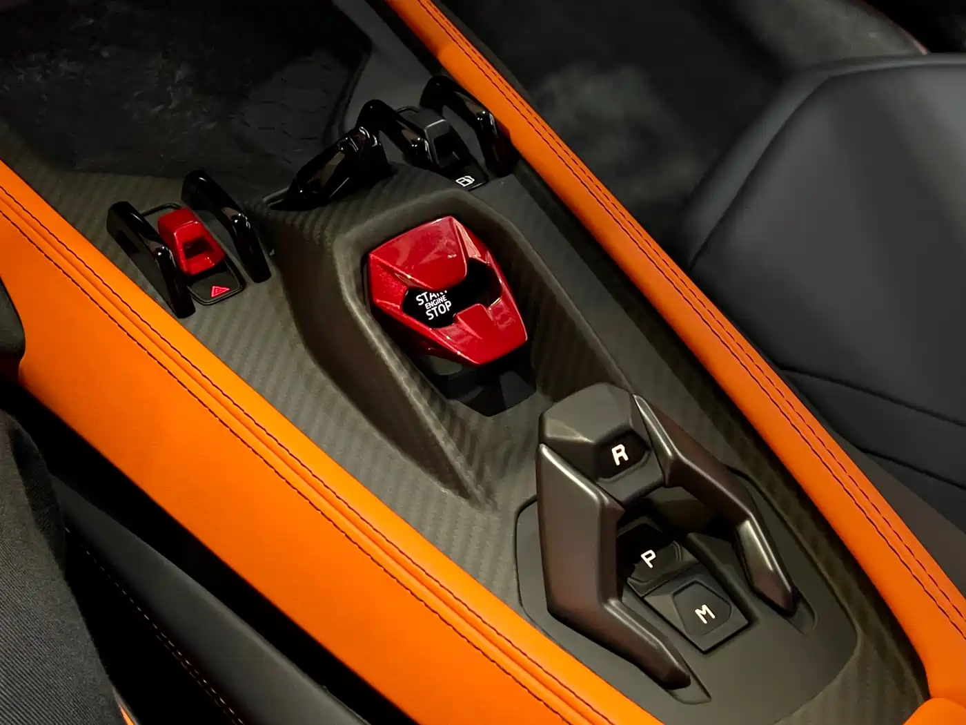 LAMBORGHINI REVUELTO