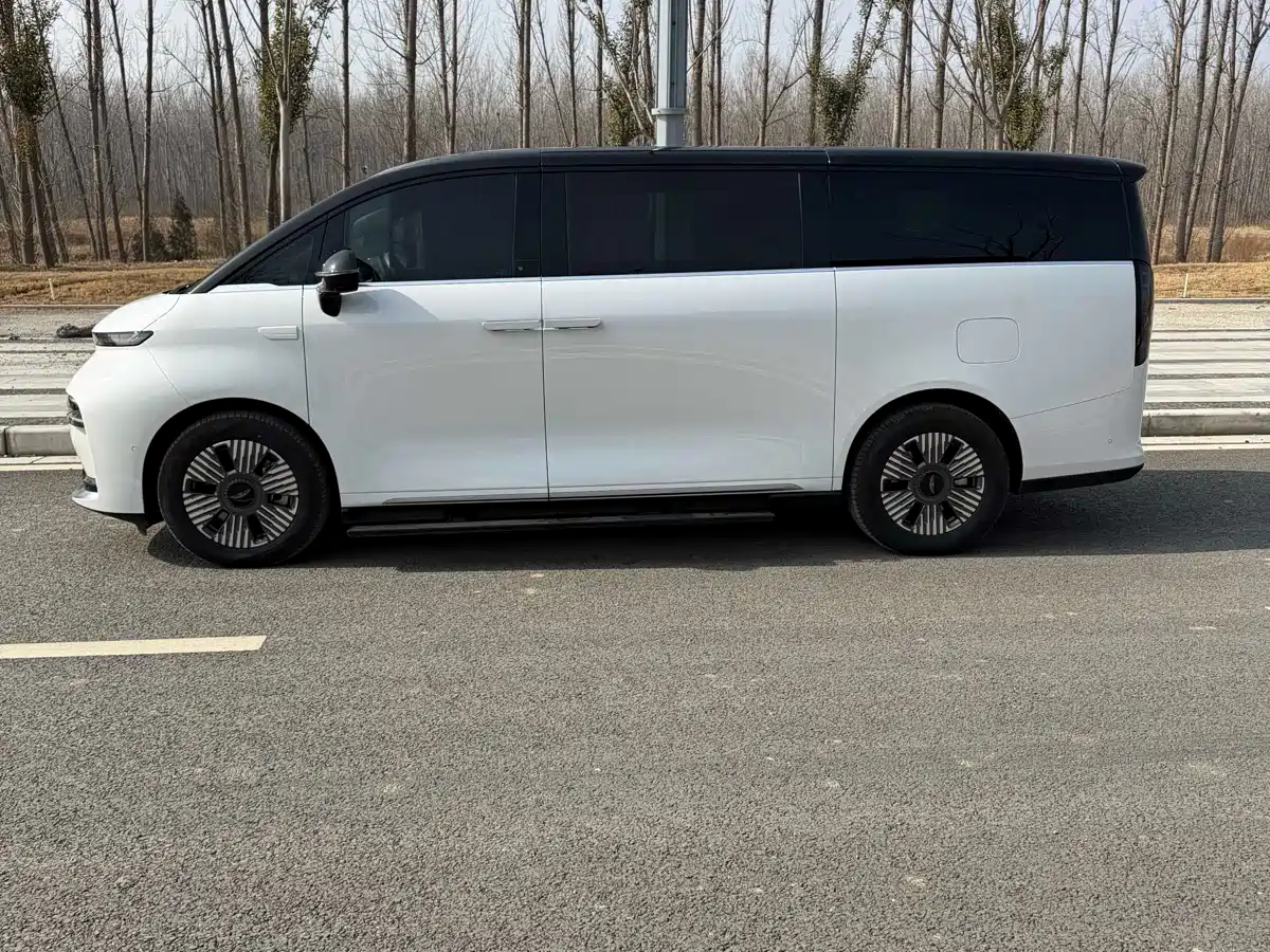 GEELY GALAXY WING TRUE L380