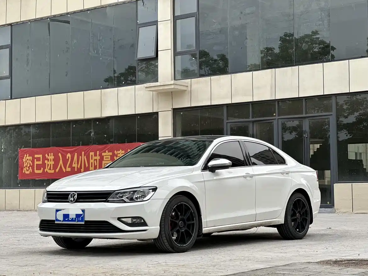 Volkswagen Lamando 2015 230TSI DSG Style