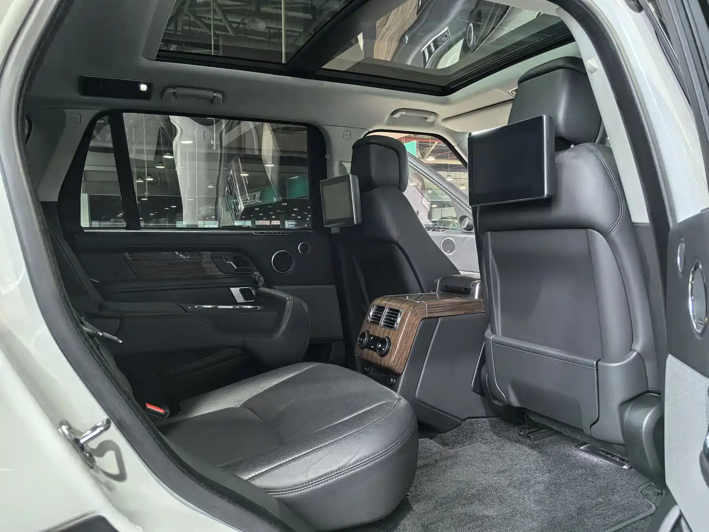 Land Rover Range Rover 2019 3.0 SC V6 Heritage Extended Edition фото 24