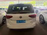 Photo 6 - Volkswagen Touran
