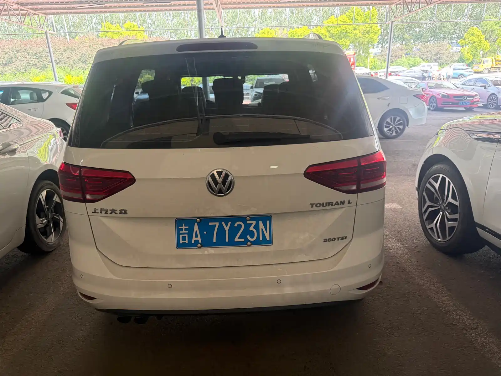Photo 6 - Volkswagen Touran