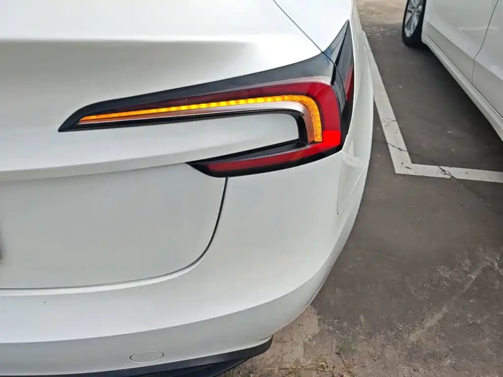 Tesla Model 3 2026 2025 Model Year Facelift Rear-Wheel Drive