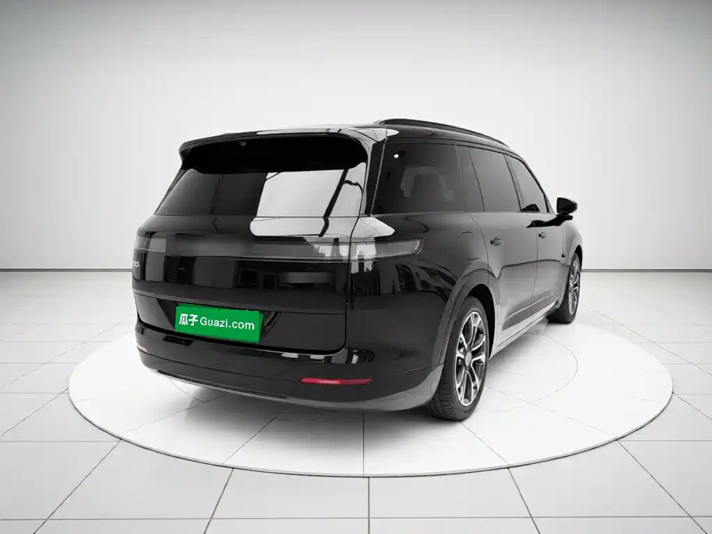 Photo 6 - Lynk & Co 900