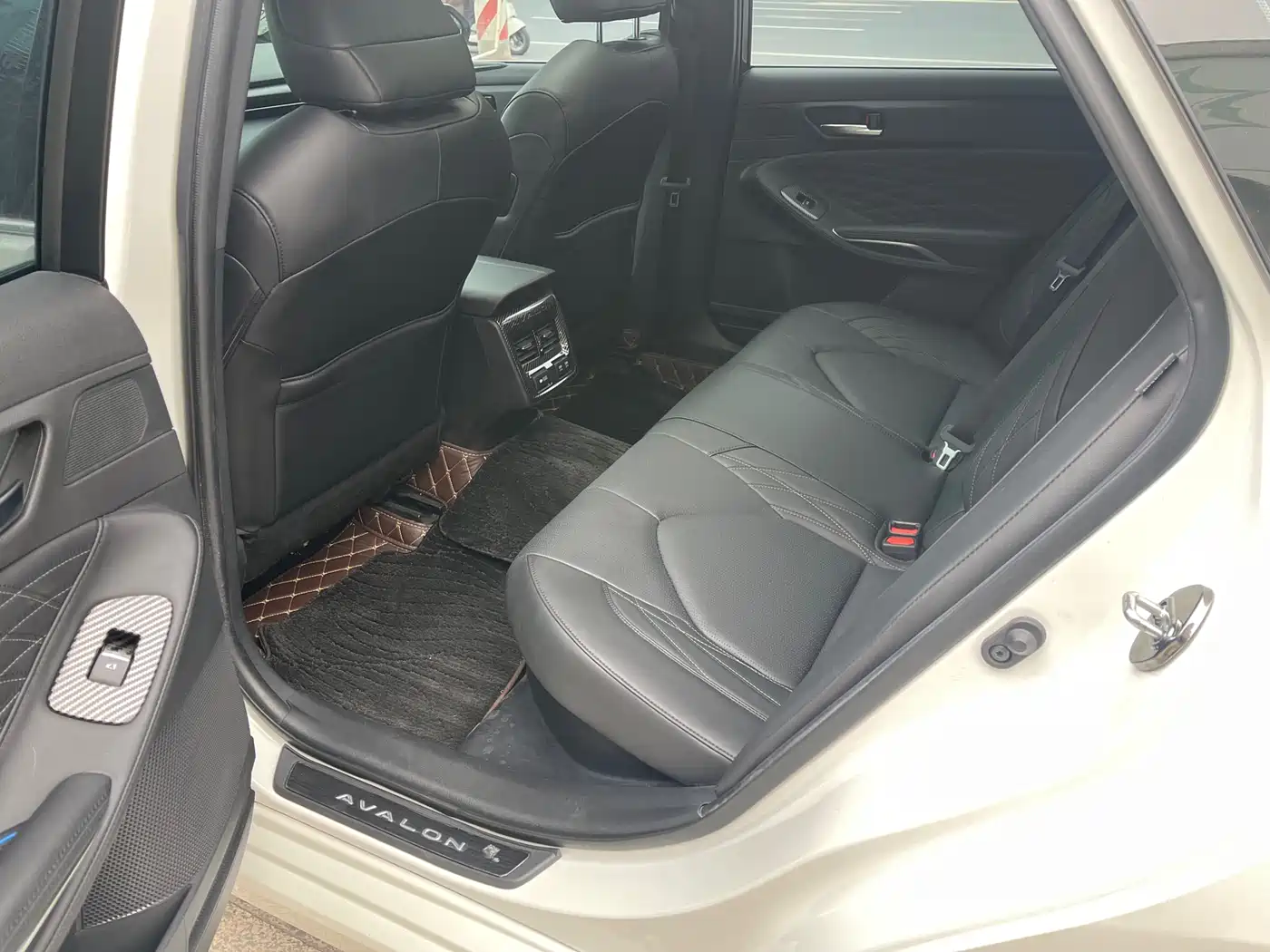 Toyota Avalon 2019 Hybrid 2.5L XLE Premium Edition China V фото 5