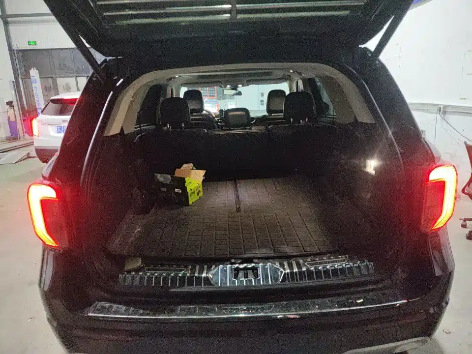 Фото 15 - Ford Explorer