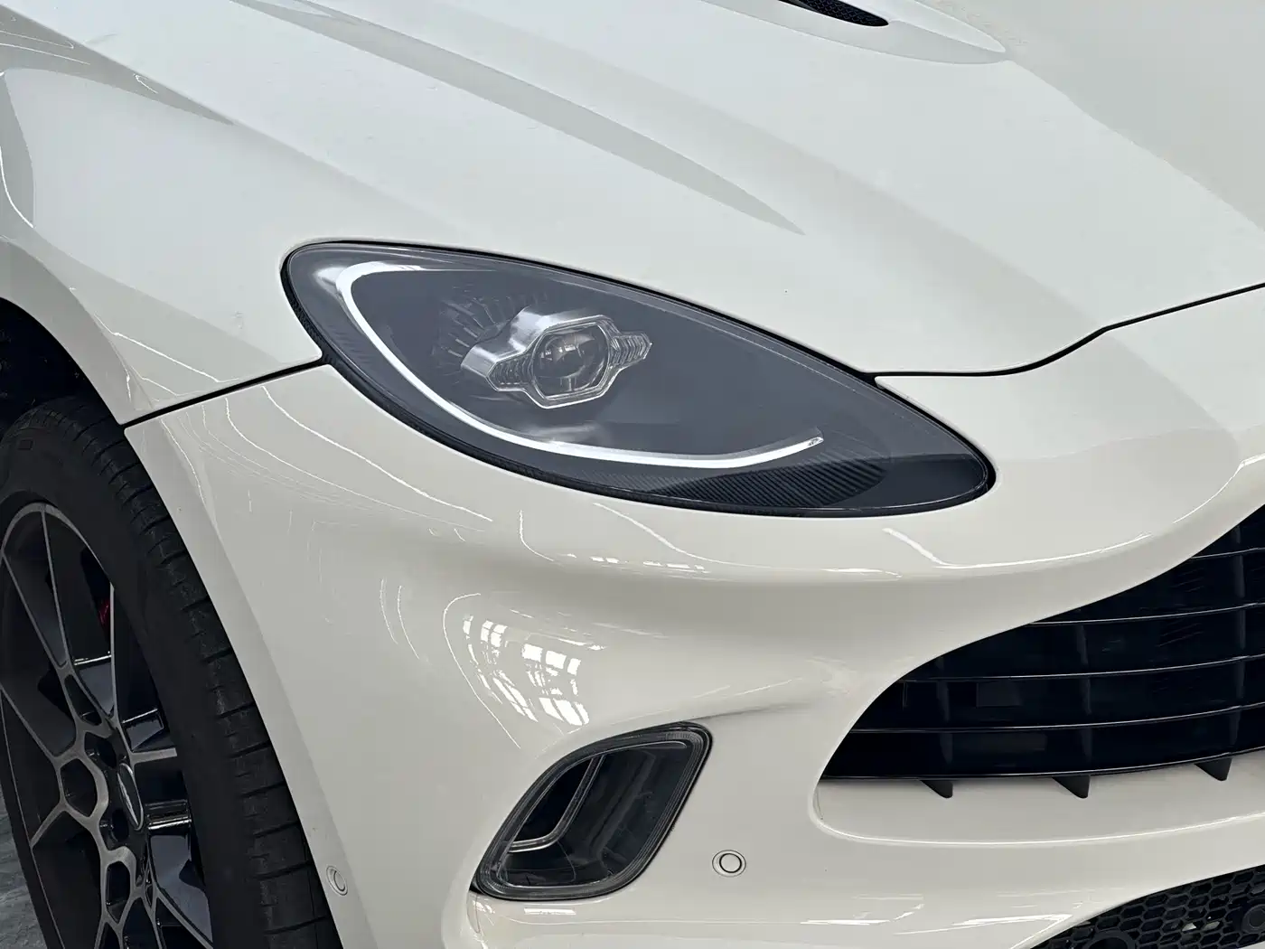 Aston Martin DBX 2022 2020 4.0T V8