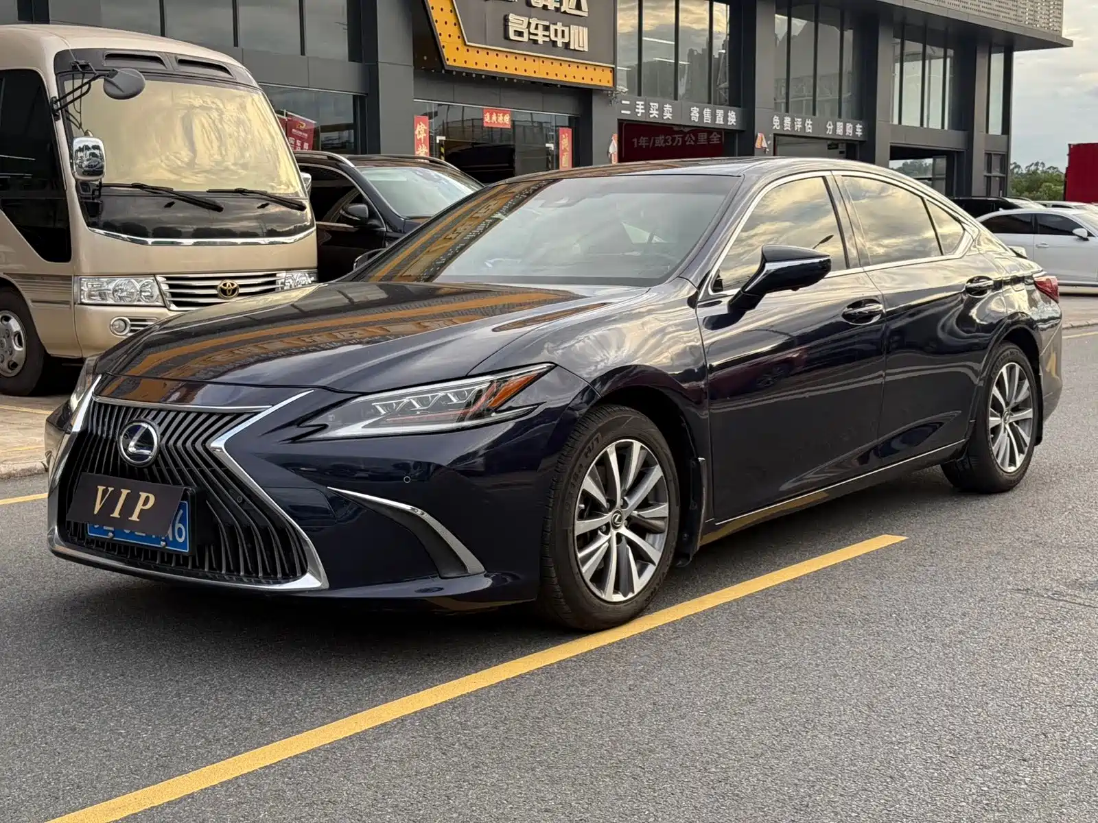 Фото 1 - Lexus ES