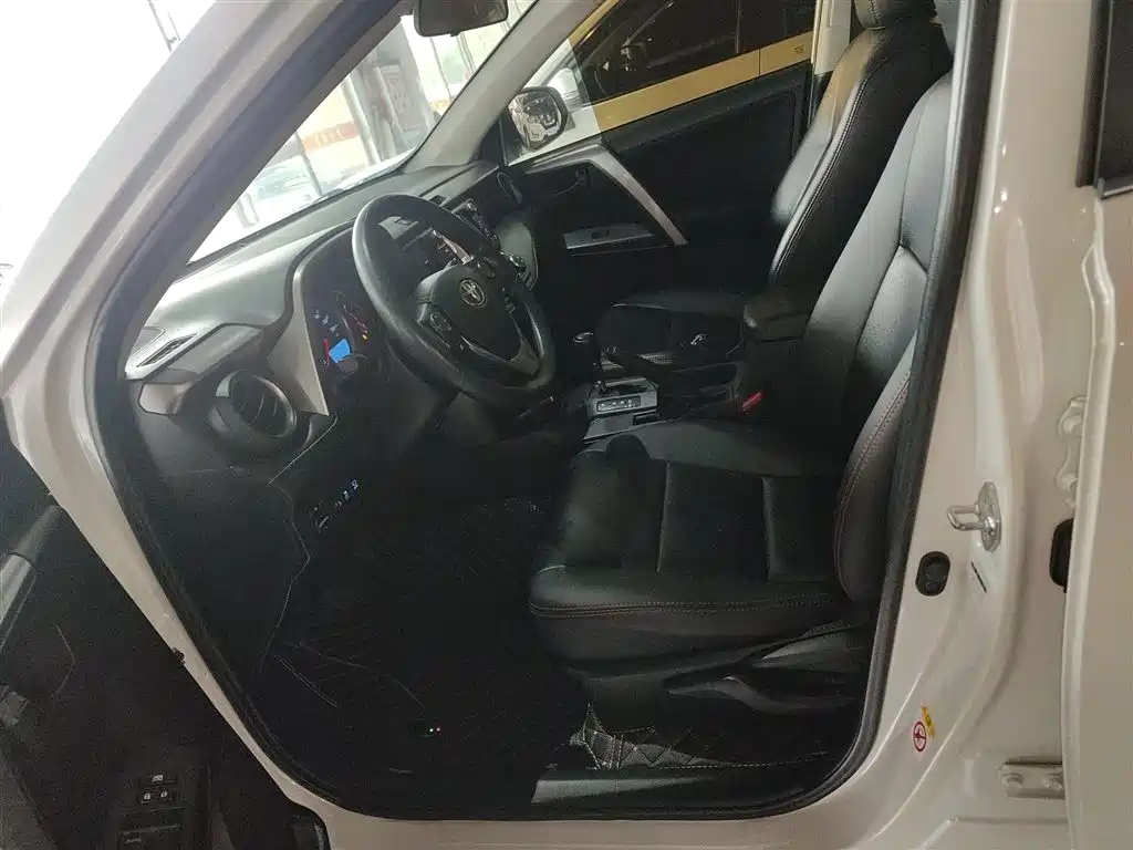 Toyota RAV4 Rongfang 2016 2.0L CVT 2WD Comfort (China V) фото 15