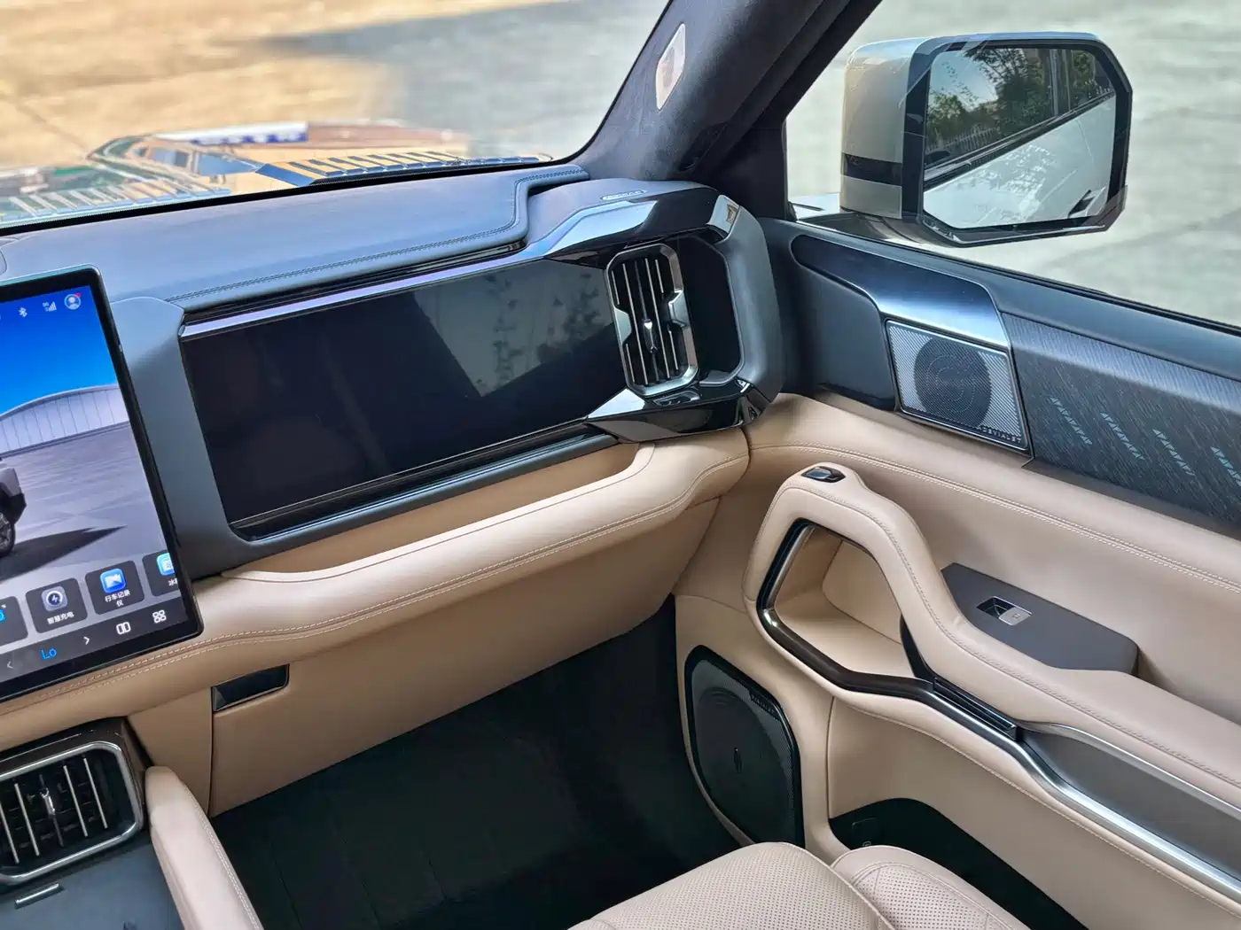 Fang Cheng Bao Leopard 8 2025 2025 Zhiyong Flagship 7-Seater