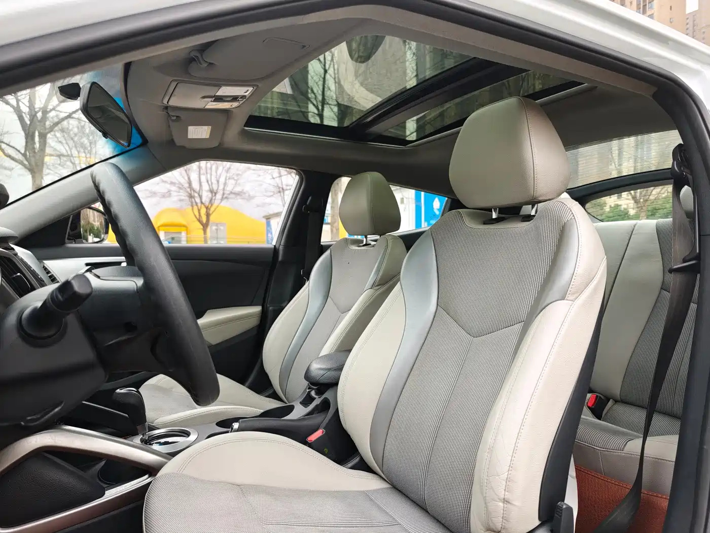Hyundai Veloster 2012 1.6L Automatic Luxury Edition фото 26