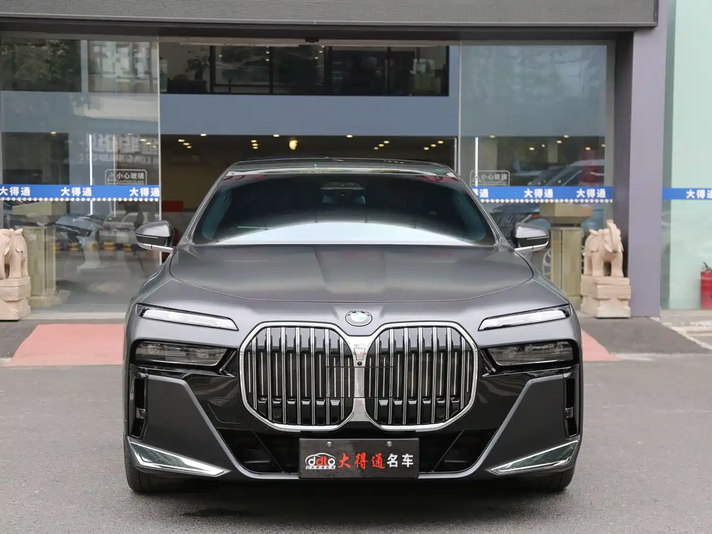 BMW 7 Series 2023 740Li Exclusive M Sport Package фото 2