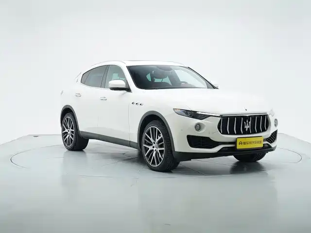 Фото 3 - Maserati Levante