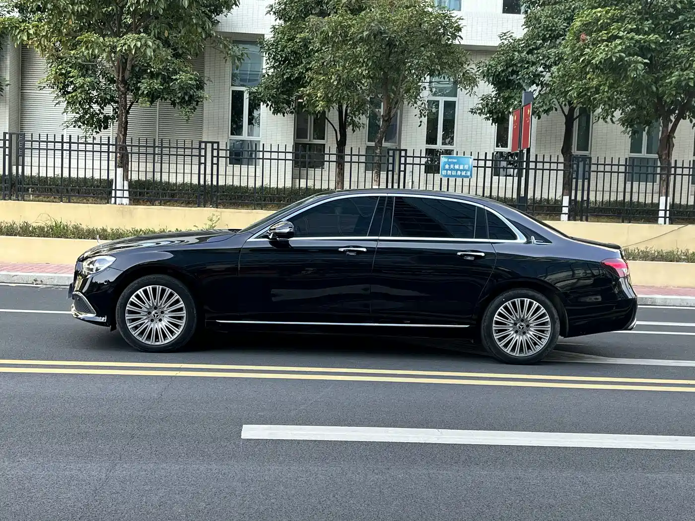 MERCEDES-BENZ E CLASS