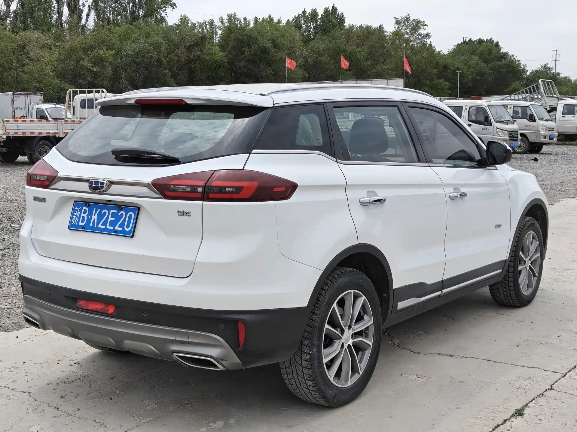 Фото 4 - Geely Atlas