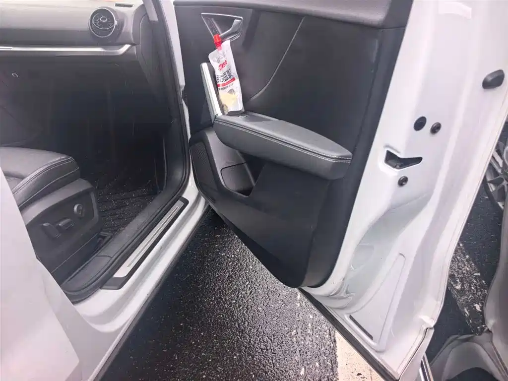 Фото 4 - Audi Q2L