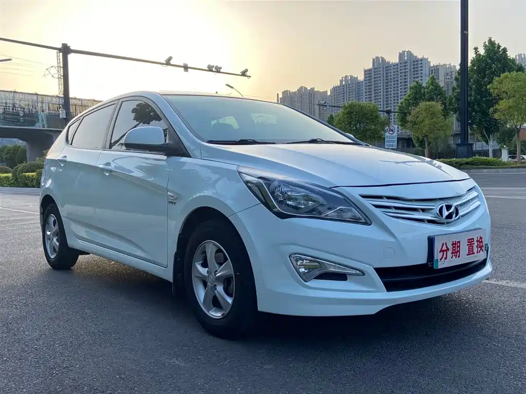 Hyundai Reina 2014 1.4L Manual GLX фото 3