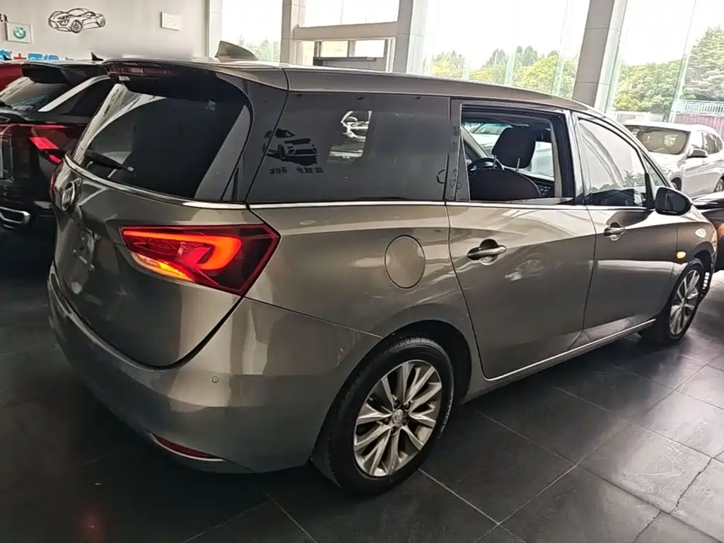 Фото 7 - Buick GL6