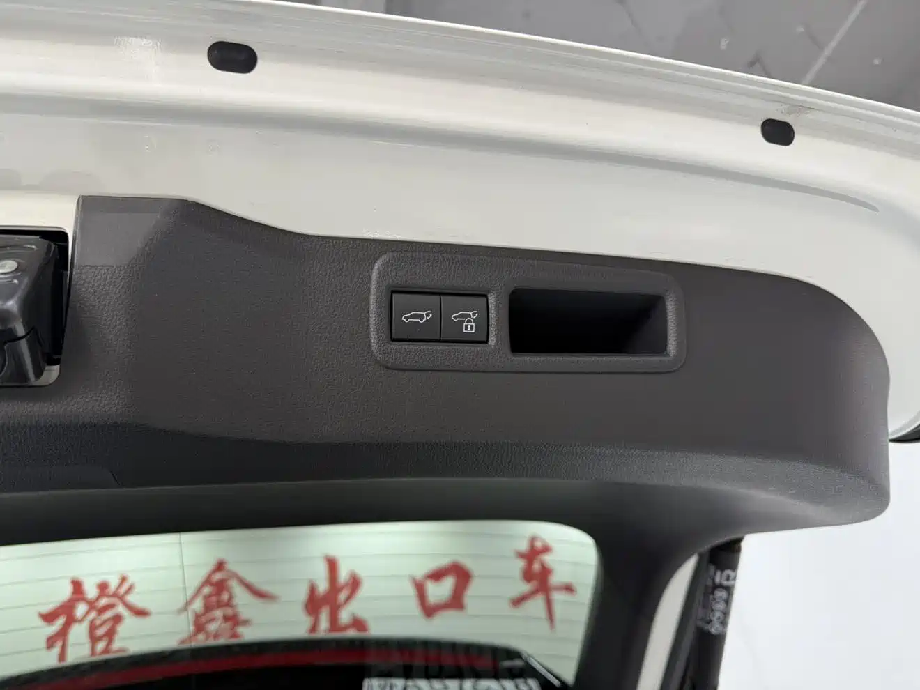 Toyota Venza 2022 Dual Engine 2.5L CVT 4WD Supreme фото 8