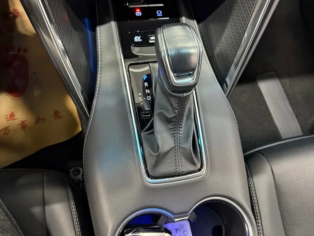 Toyota Venza 2022 Dual Engine 2.5L CVT 4WD Supreme фото 14
