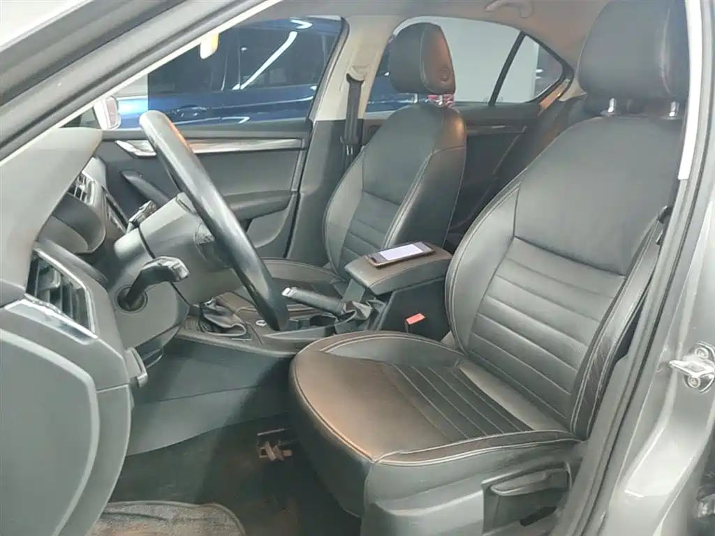 Škoda Octavia 2017 1.6L Automatic Smart Edition фото 15