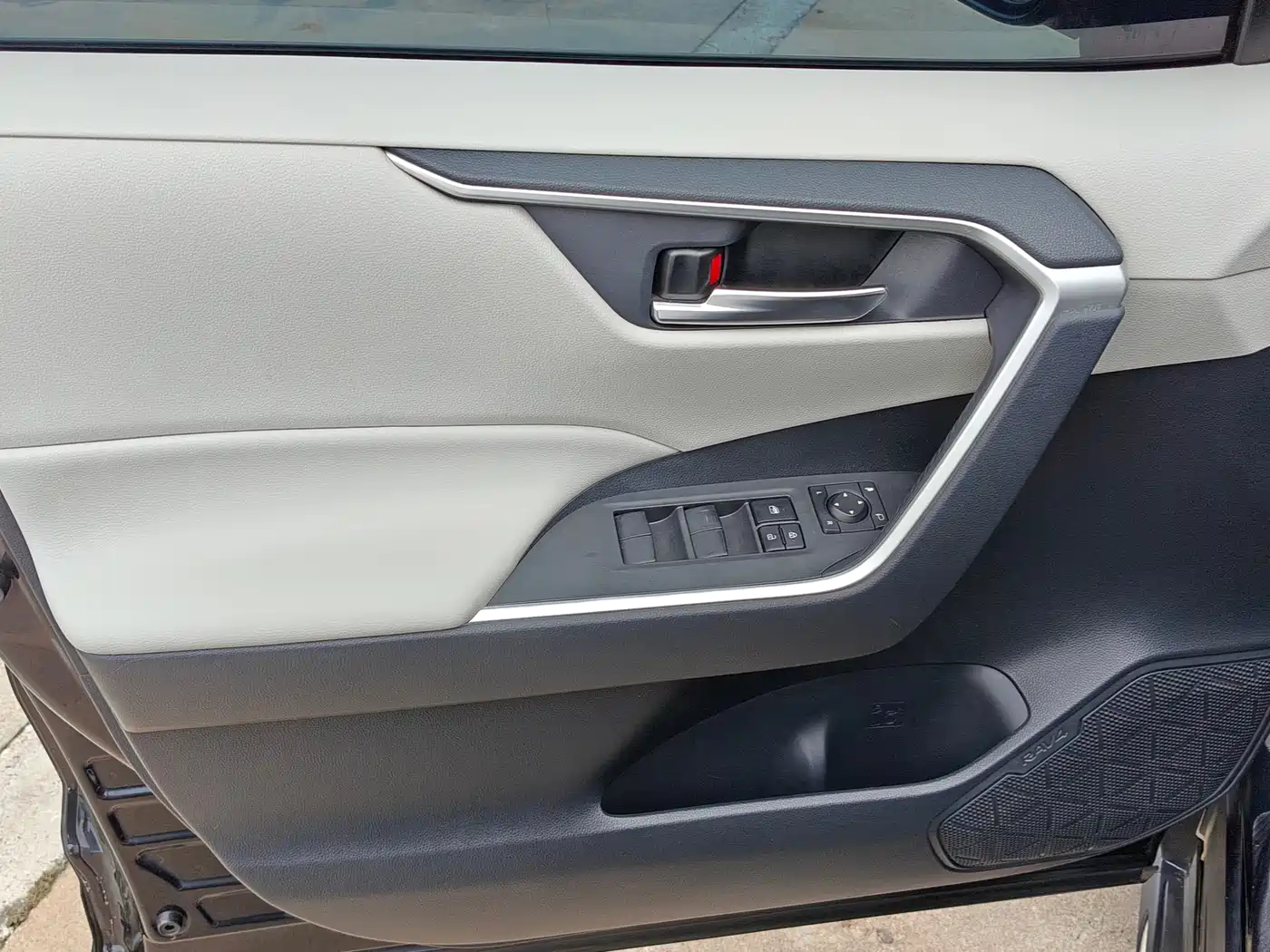 Toyota RAV4 Rongfang 2020 Hybrid 2.5L E-CVT 2WD Elite Edition фото 10