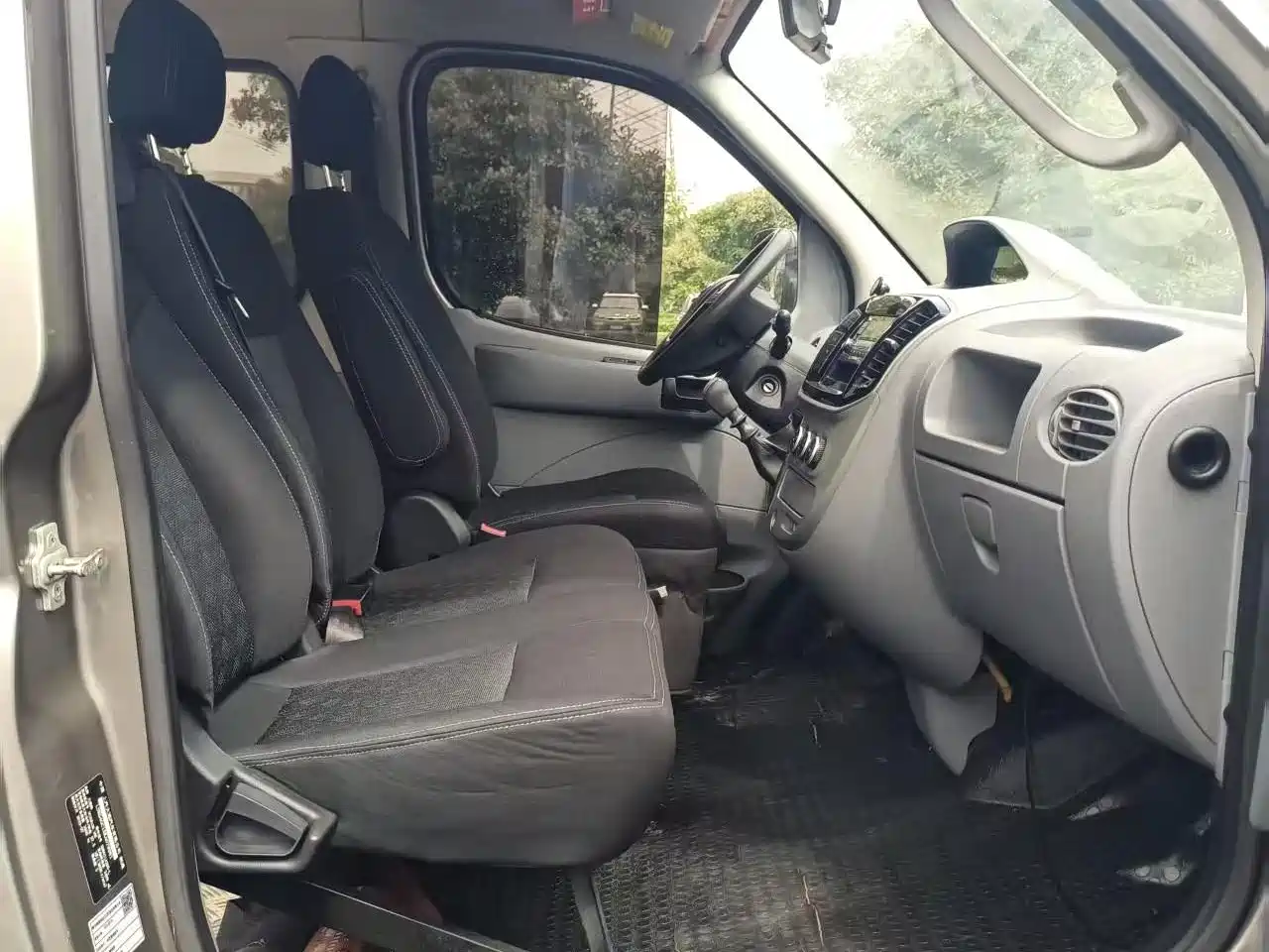 SAIC Maxus Xintu V80 2019 2.0T Plus 6MT Aoyun Short Wheelbase Ultra-low Roof 5/6-seater фото 7
