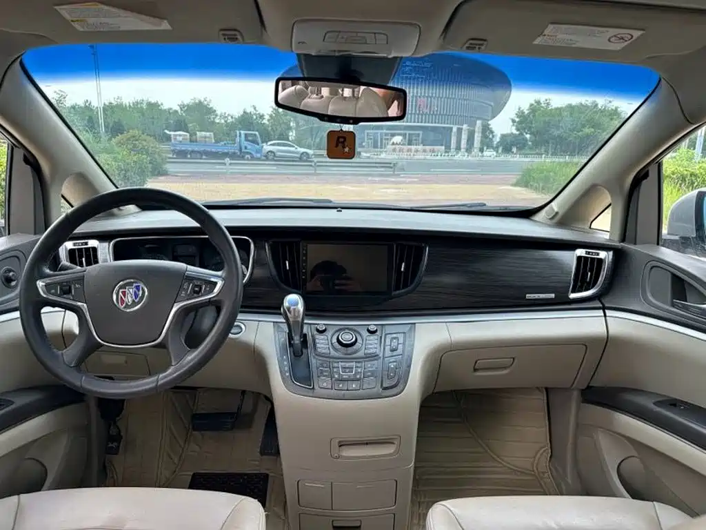 Фото 9 - Buick GL8