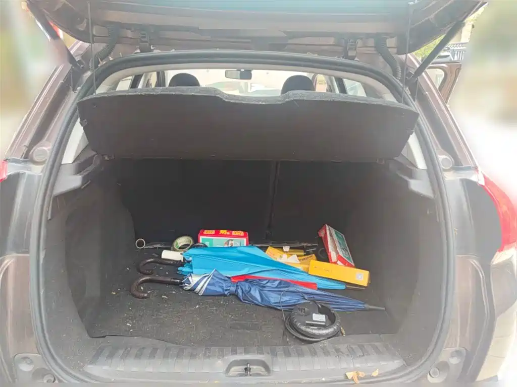 Peugeot 2008 2014 1.6L Automatic Trend Edition фото 10