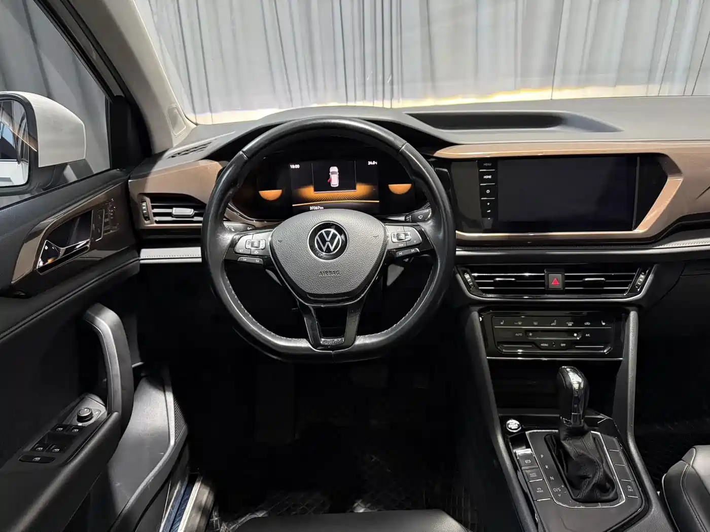 Volkswagen Tharu, миниатюра 13