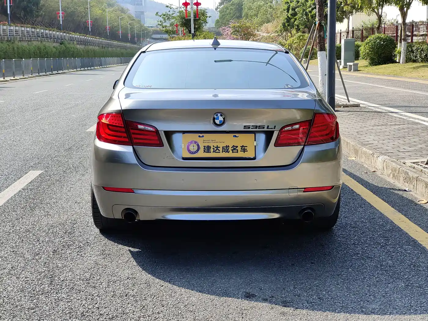 BMW 5 Series 2011 535Li Leading фото 5