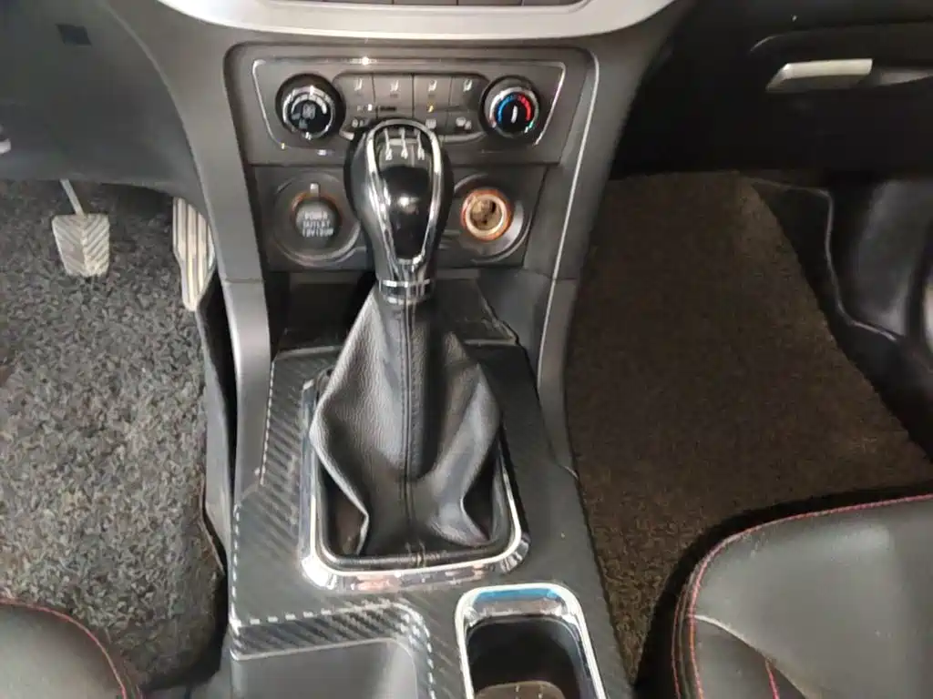 Фото 14 - Geely Vision