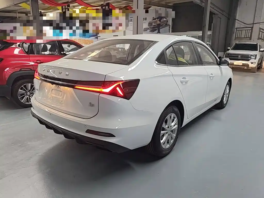 Фото 7 - Roewe i5
