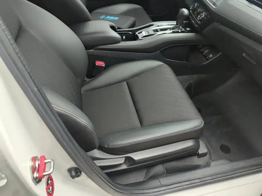 Фото 8 - Honda Vezel