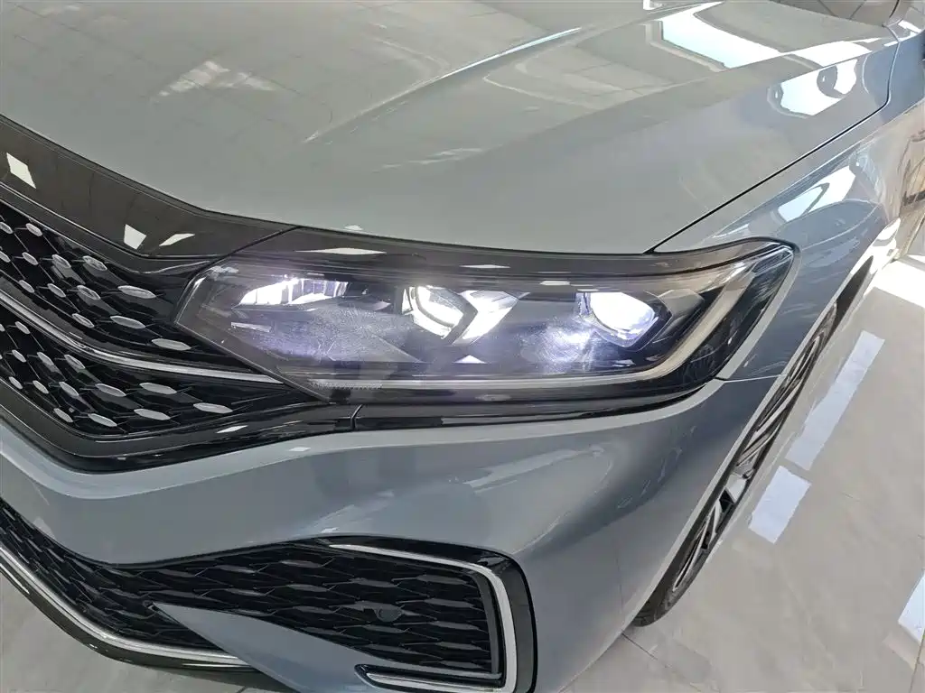 Volkswagen Passat 2022 330TSI Starlight Elite Edition фото 24