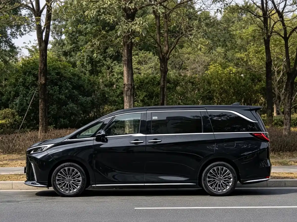 Lexus LM 2025 2023 500h 6-Seater Prestige Edition
