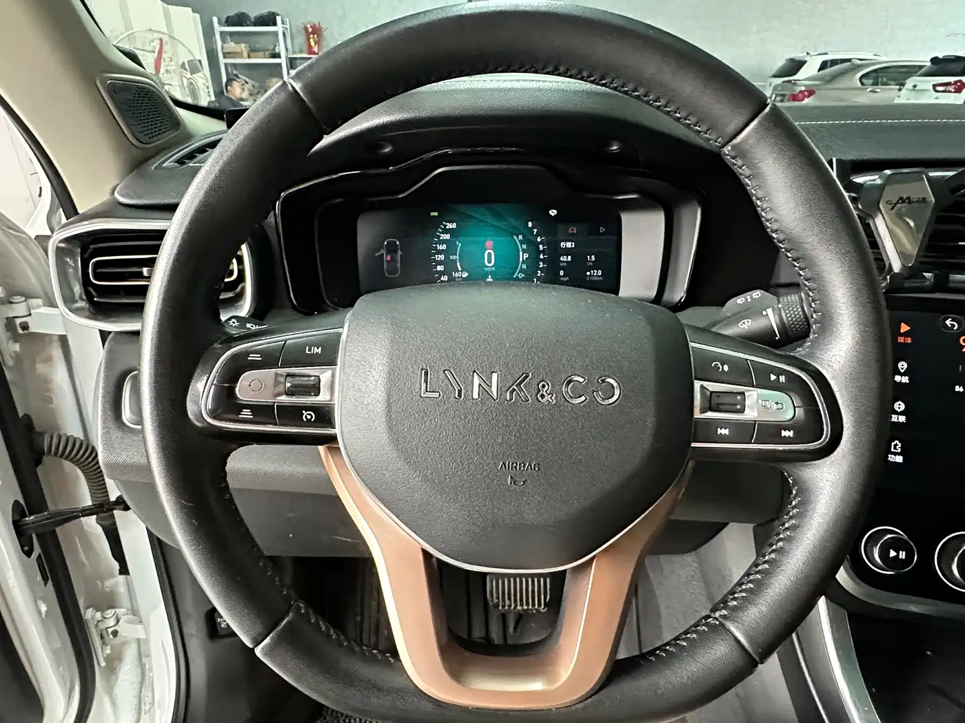 Lynk & Co 01 2017 2.0T 2WD Pro Version фото 14