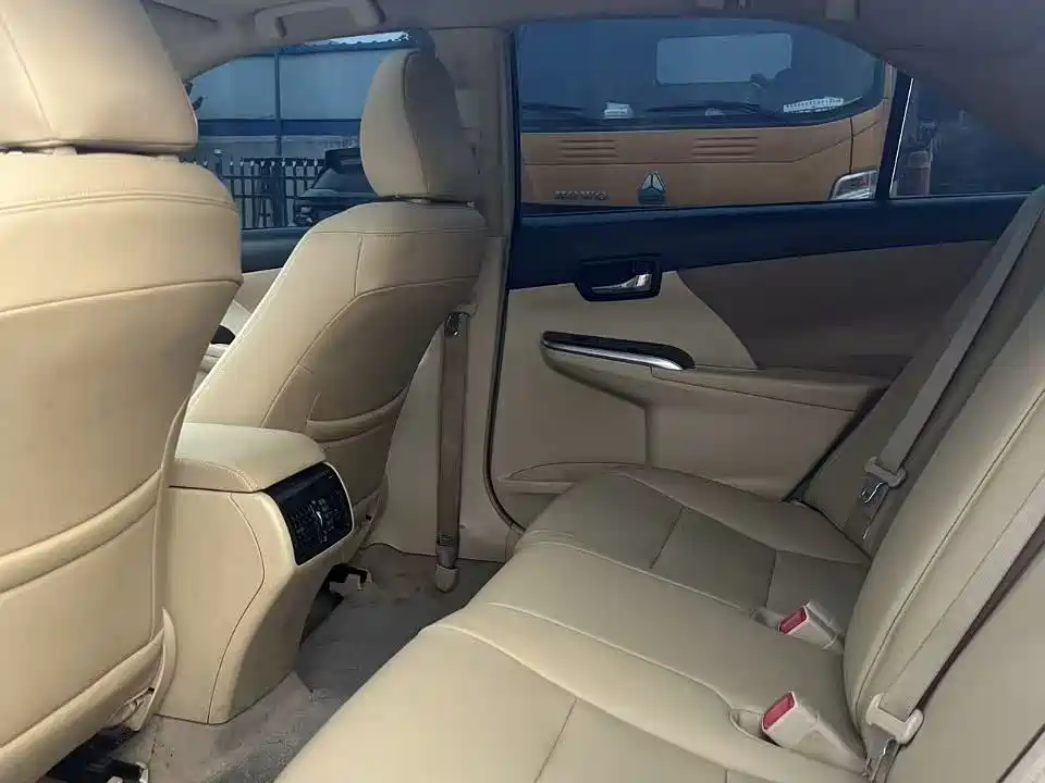 Toyota Camry 2016 2.0E 10th Anniversary Elite Edition фото 6