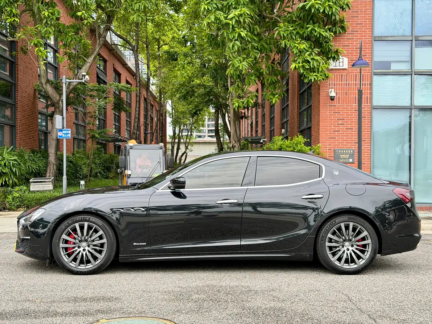 Фото 2 - Maserati Ghibli