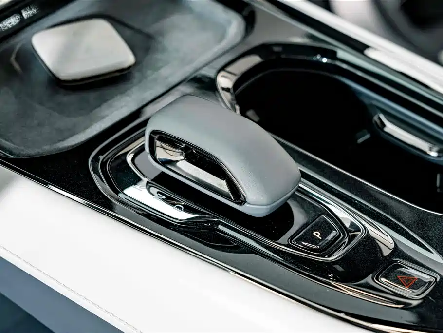 ZEEKR 009 2025 2024 6-seat Executive AWD 108kWh