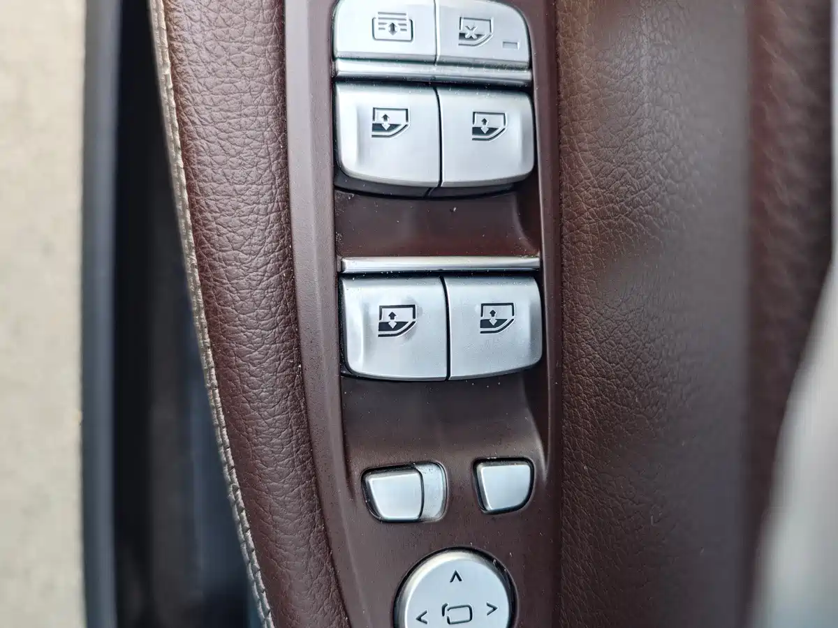 BMW 7 Series 2017 730Li Leading Edition фото 23