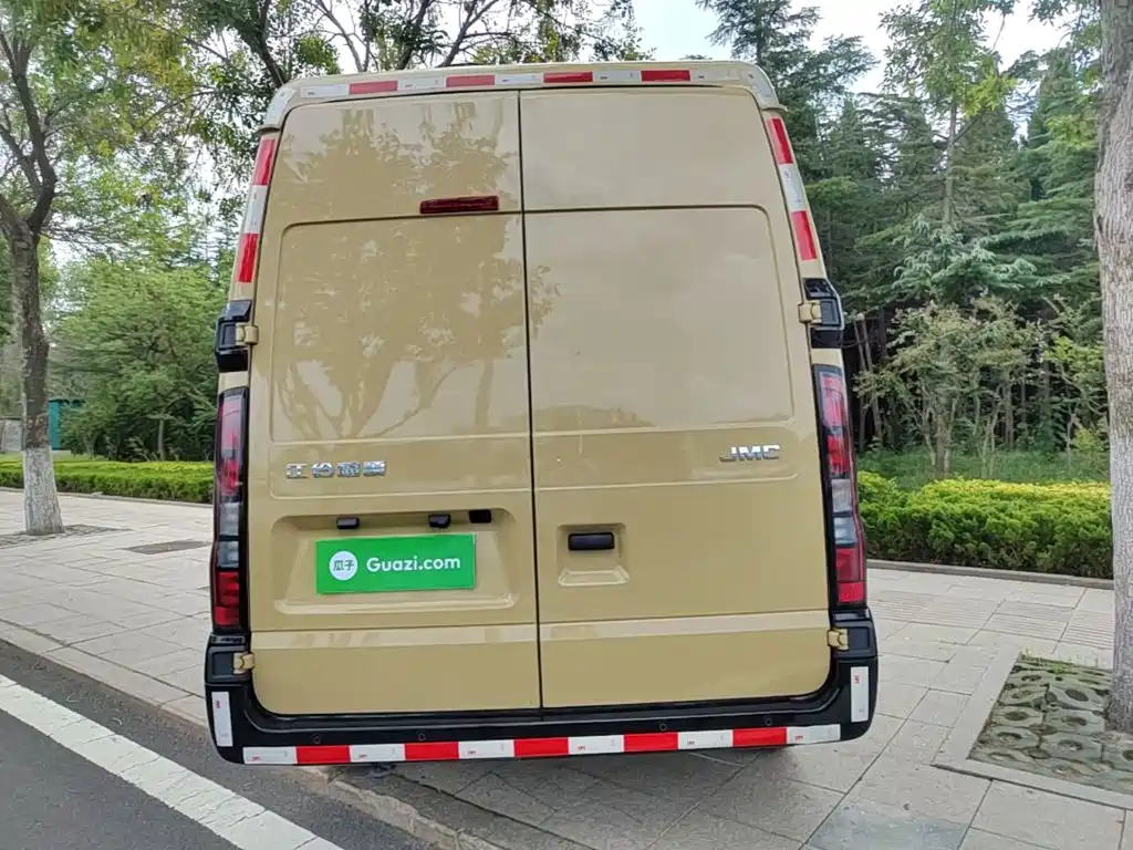 Jiangling JMC Fushun 2025 2025 Model 2.0T 8AT Diesel Medium Wheelbase Medium-High Roof Commercial Van 2/3 Seats