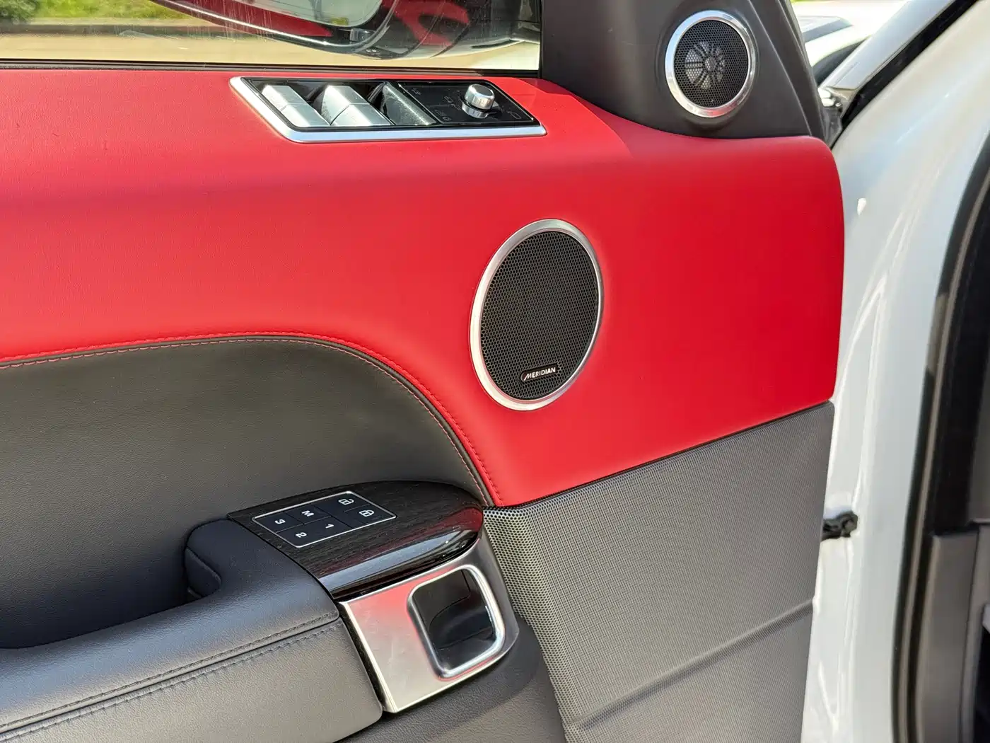 Land Rover Range Rover Sport 2022 3.0 L6 Gloss Black Edition фото 13