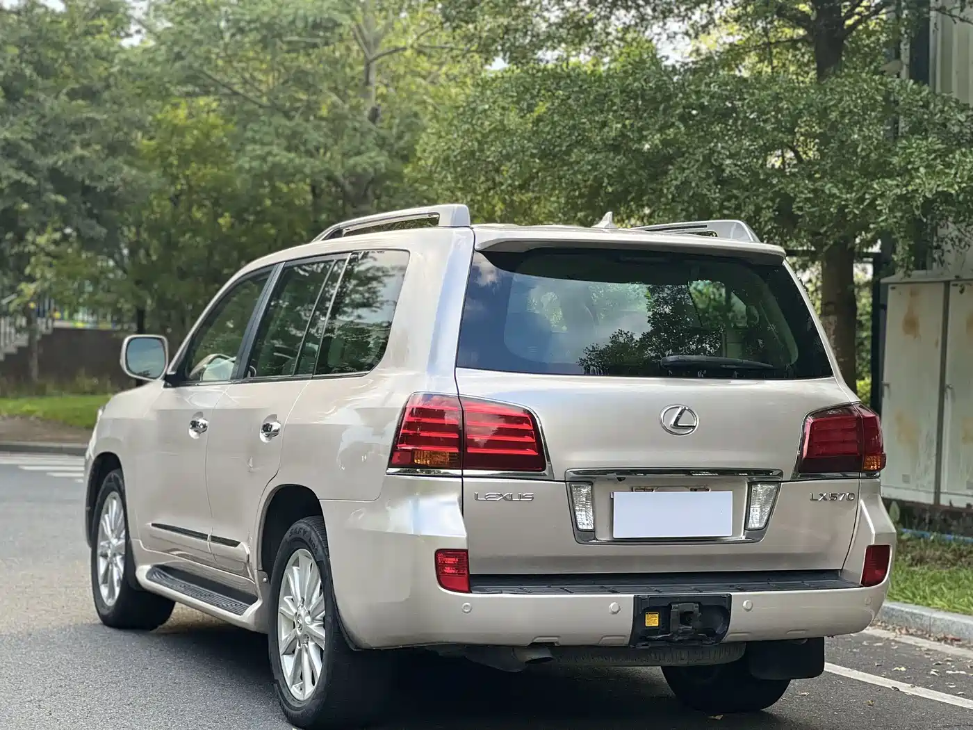 Photo 16 - Lexus LX