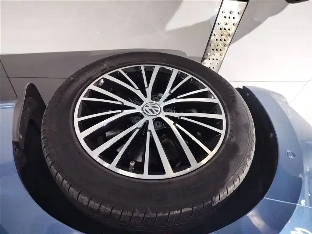 Volkswagen Touran 2018 Touran L 280TSI DSG Luxury 7-seater фото 23